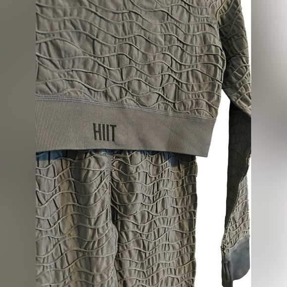 HIIT 2-Piece Small Charcoal Sexy Textured Body Hugging Set Butt Seam Thumb Holes - Picture 5 of 13